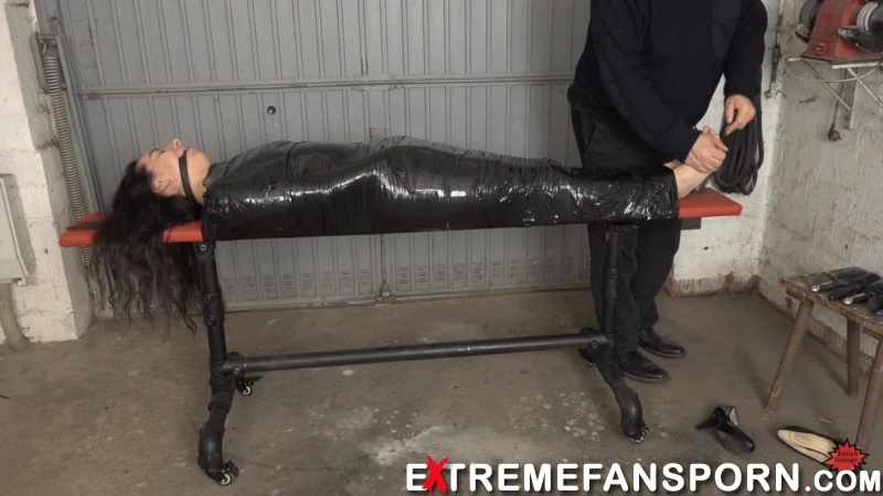 FetishGarage – Mummified feet brushing