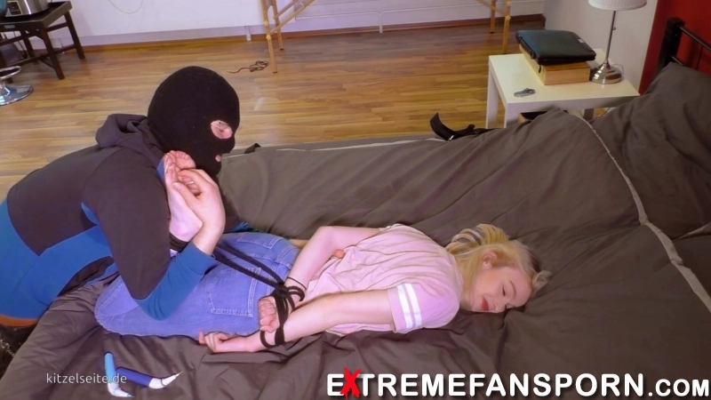 KitzelseiteTickleFun – Emma tickled in hogtie