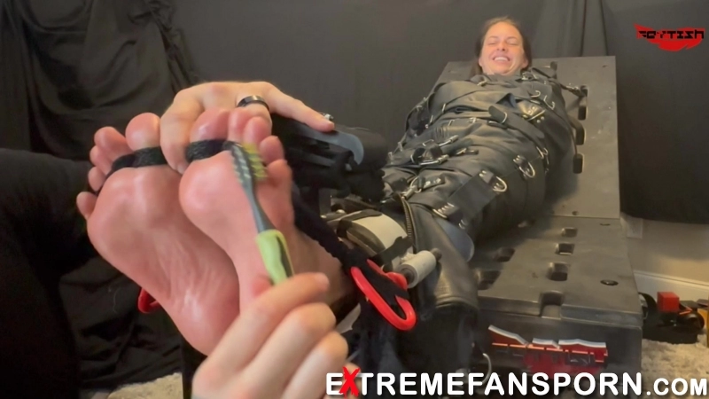 Fettish – The Tickle Table – Indica 2-mf, TicklingFeet