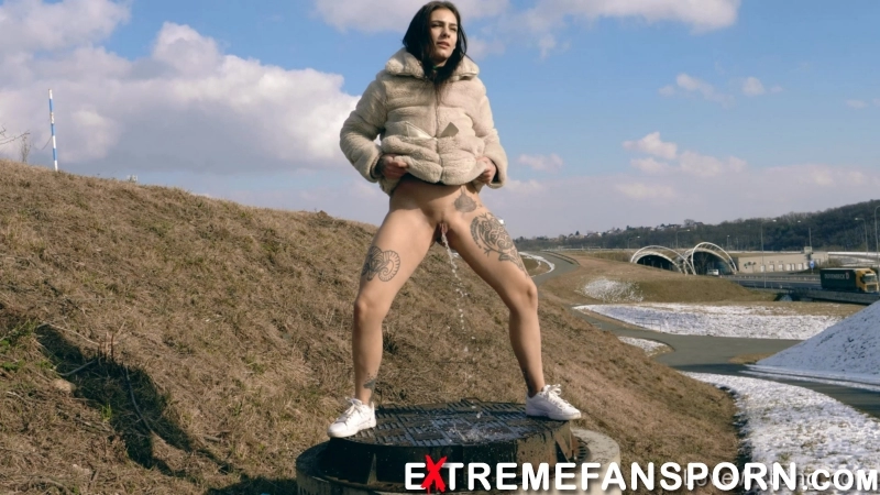 Alexa Throat – Pissing scene 6